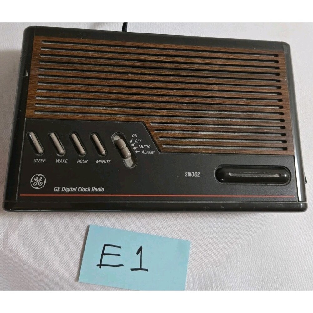 General Electric Faux Wood AM FM Red LED Alarm Clock Radio Model 7-4630C Tested